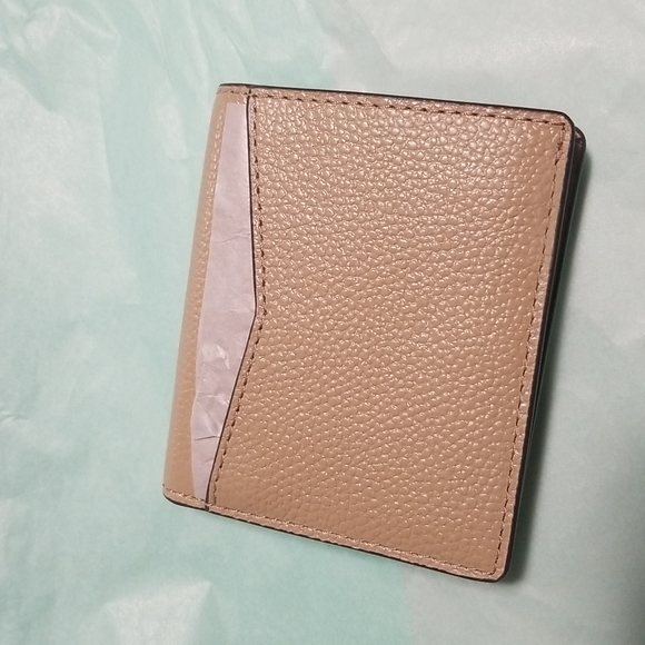 Michael Kors Izzy Small Leather ID Billfold Wallet - Picture 6 of 9